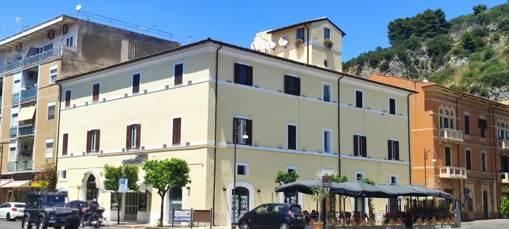 Edificio dalla galleria aziendale, immagine di contesto